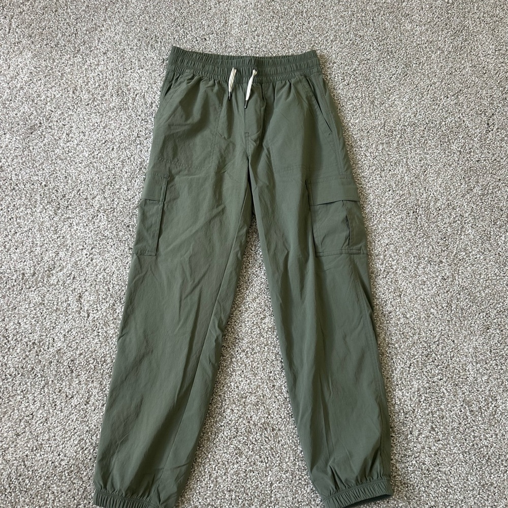 Vuori women’s Scout Jogger size XS in olive